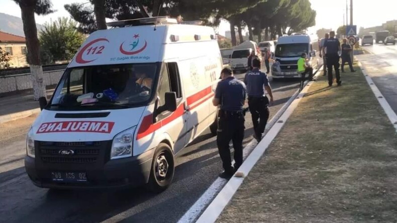 Minibüs yayaya çarptı: 1 yaralı