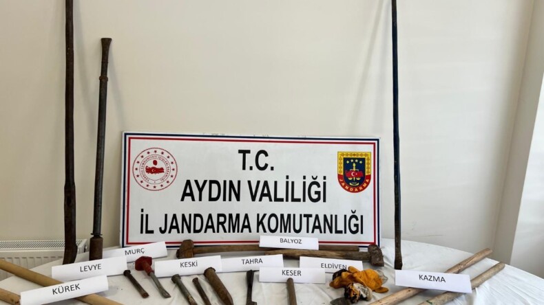 KOÇARLI’DA JANDARMA KAÇAK KAZI YAPANLARI YAKALADI