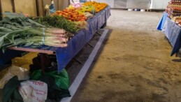 EFELER’İN EKİPLERİNDEN PAZAR ALANLARINDA DÜZENLEME