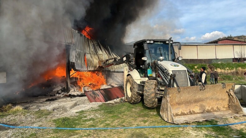 KIL ÇADIR ÜRETİM YERİNDE YANGIN