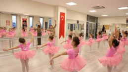 AYDINLI MİNİKLER BAŞKAN ÇERÇİOĞLU’NUN BAŞLATTIĞI ETKİNLİKLER İLE BALE ÖĞRENİYOR