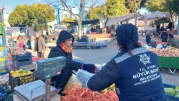 BAŞKAN ÇERÇİOĞLU SOĞUK HAVALARDA VATANDAŞLARIN VE PAZARCI ESNAFLARININ YANINDA OLMAYA DEVAM EDİYOR
