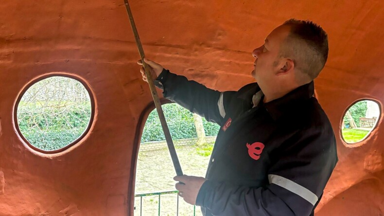 EFELER BELEDİYESİ KENTTE VANDALLARIN İZİNİ SİLMEYE DEVAM EDİYOR