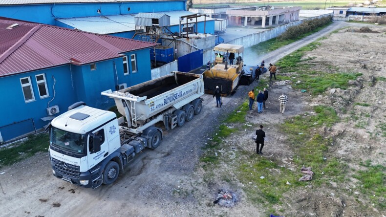 Nazilli Belediyesi asfalt serimine başladı