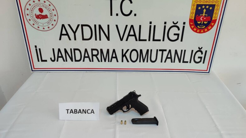 JANDARMA  ŞÜPHELİ KİŞİDEN KURUSIKI ELE GEÇİRDİ