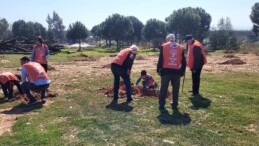 TEMA ÖĞRENCİLERLE DEREAĞZI MAHALLESİNDE AĞAÇ DİKTİ