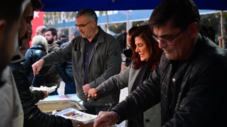 BAŞKAN ÇERÇİOĞLU, ATATÜRK KENT MEYDANI’NDA DÜZENLENEN İFTARDA VATANDAŞLARLA BULUŞTU