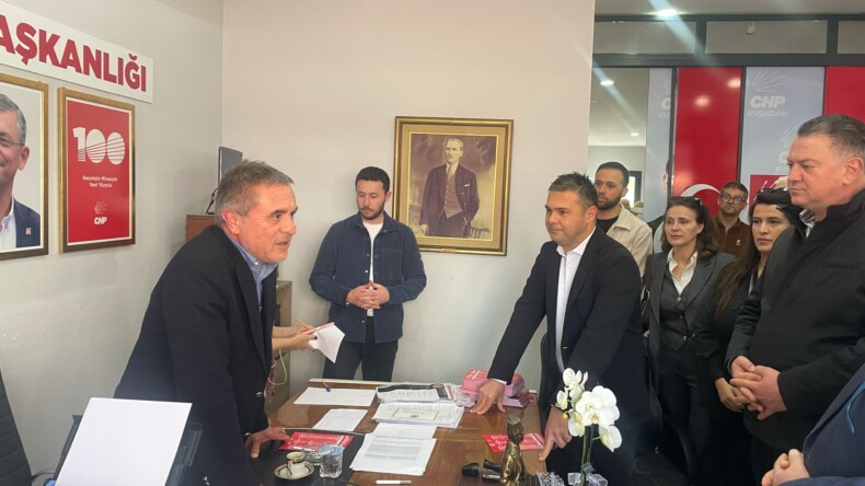 İYİ Parti Kuşadası İlçe Yönetim Kurulu Üyeleri ve Meclis grubu son yaşanan gelişmeler üzerine Cumhuriyet Halk Partisi Kuşadası İlçe Teşkilatına ziyarette bulundu.