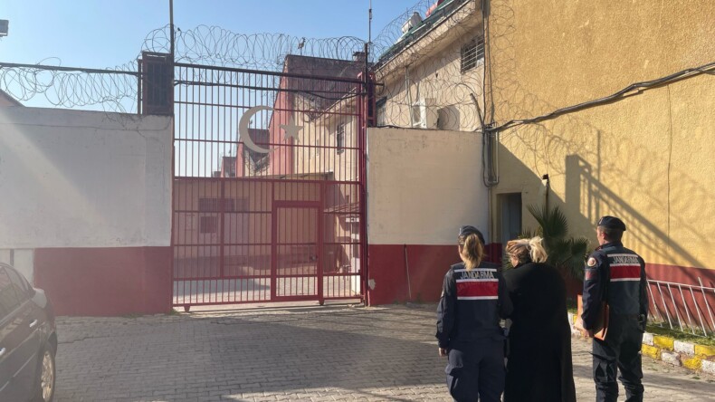 SERİ SUÇLU KADIN YAKALANDI