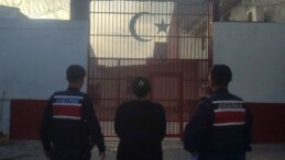 Jandarma 8 yıl hapis cezası bulunan şahsı yakaladı