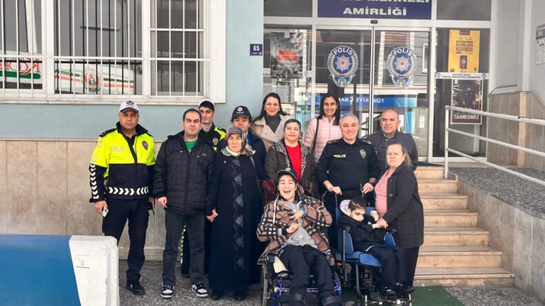 Engelsiz Yaşam Derneği Üyeleri, Polis Haftası’nda İncirliova Emniyet Müdürlüğü’nü Ziyaret Etti