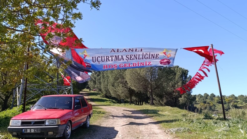 Alanlı Mahallesi’nde Uçurtmalar 6. Kez Gökyüzüne Yükseldi: Renk, Coşku ve İmece Bir Arada!