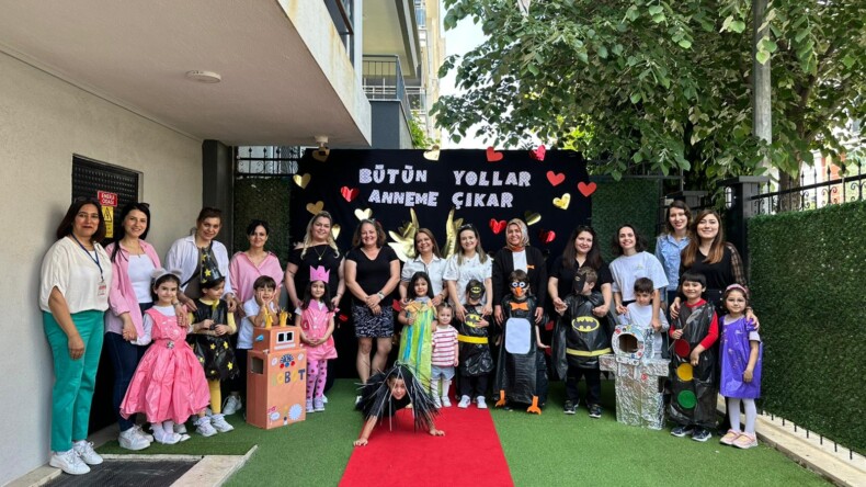 EFELER’İN MİNİKLERİ ANNELERİNİN GÜNÜNÜ KUTLADI