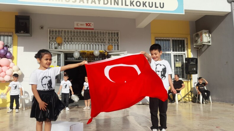 Hürmüs Ayaydın İlkokul Öğrencileri Yıl Sonu Gösterisi Düzenledi