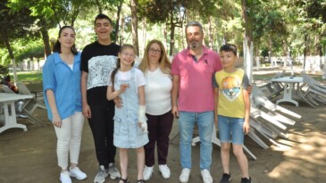 ÖZEL EĞİTİMLİ ÖĞRENCİ VE ÖĞRETMENLERE YEMEK VERİLDİ
