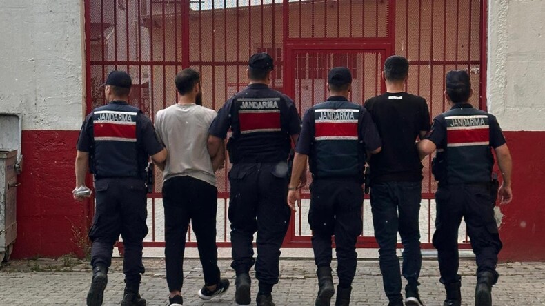 ARAÇ KURŞUNLAYAN ŞAHISLAR TUTUKLANDI