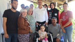 Özgür Arıcı “Efsa güldü, yüreklerimiz ısındı                                                           Minik Efsa Akülü Tekerlekli Sandalyesine Kavuştu.