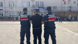 SİLAHLA TEHDİT SUÇUNDAN ARANAN KİŞİ YAKALANDI