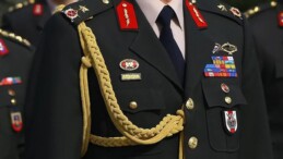 21 general ve albay bir üst rütbeye terfi etti