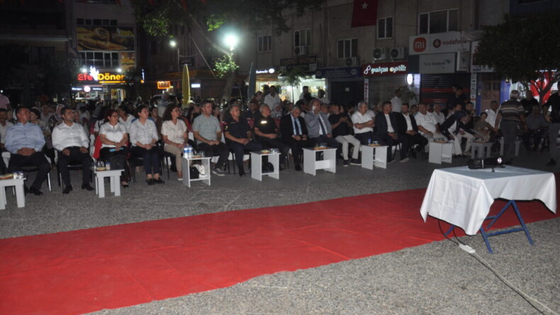 İLÇEMİZDE 15 TEMMUZ DEMOKRASİ VE MİLLİ BİRLİK GÜNÜ ETKİNLİĞİ DÜZENLENDİ