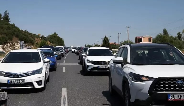 AYDIN MUĞLA ARASINDAKİ 60 KİLOMETRELİK YOL TIKANDI