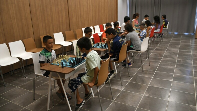 İSTASYON KUŞADASI’NDA ÇOCUKLARA ÜCRETSİZ SATRANÇ VE AKIL OYUNLARI KURSU