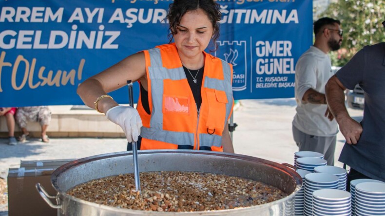 KUŞADASI BELEDİYESİ AŞURE BEREKETİNİ 6 BİN KİŞİ İLE PAYLAŞTI