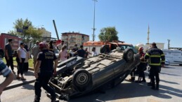 EFELER’DE DEVRİLEN OTOMOBİLDEN 2 YARALI ÇIKTI