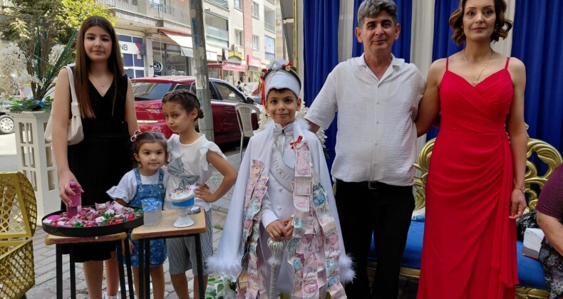 İncirliova’da Ak Ailesinin Sünnet Sevinci