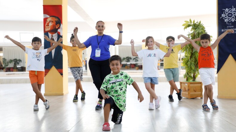 YAZ KURSLARINDA HALK OYUNLARI COŞKUSU: BAŞKAN ÇERÇİOĞLU’NDAN ÇOCUKLARIN GELİŞİMİNE TAM DESTEK