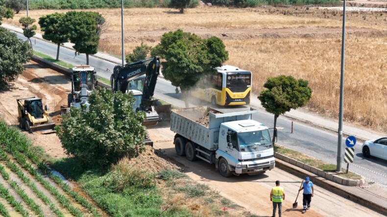 BAŞKAN ÇERÇİOĞLU AYDIN’IN TÜM İLÇELERİNDE YOL YAPIM VE YENİLEME ÇALIŞMALARINI SÜRDÜRÜYOR