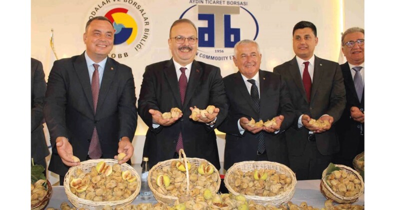 Aydın’da sezonun ilk kuru inciri 800 TL’den satışa sunuldu