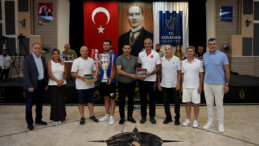 KUŞADASI BELEDİYE MECLİSİ TÜRKİYE ŞAMPİYONU OLAN TAKIMI AĞIRLADI