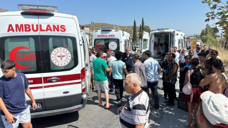 Söke – Kuşadası Yolunda Tur Minibüsü Devrildi: Yaralılar Var