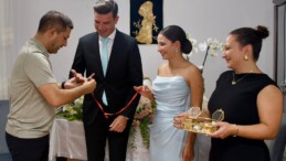 BAŞKAN ÖMER GÜNEL GENÇ ÇİFTİN MUTLULUKLARINA ORTAK OLDU