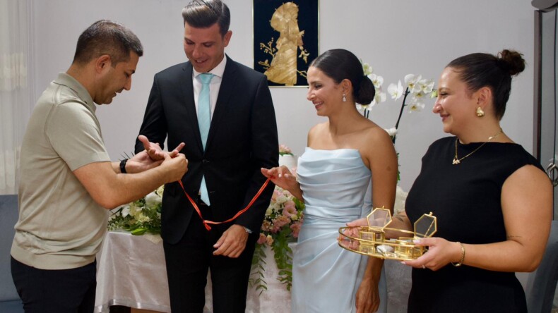 BAŞKAN ÖMER GÜNEL GENÇ ÇİFTİN MUTLULUKLARINA ORTAK OLDU