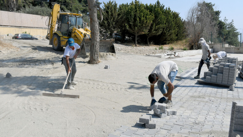 KUŞADASI’NDA HİZMET SEFERBERLİĞİ TAKDİR TOPLUYOR
