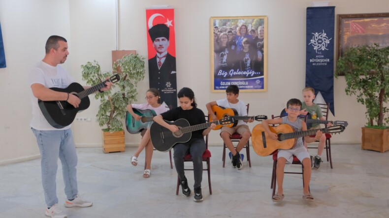 BAŞKAN ÇERÇİOĞLU’NDAN GELECEĞİN MÜZİSYENLERİNE DESTEK: AYDINLI ÇOCUKLAR YAZ TATİLİNİ MÜZİKLE GEÇİRİYOR