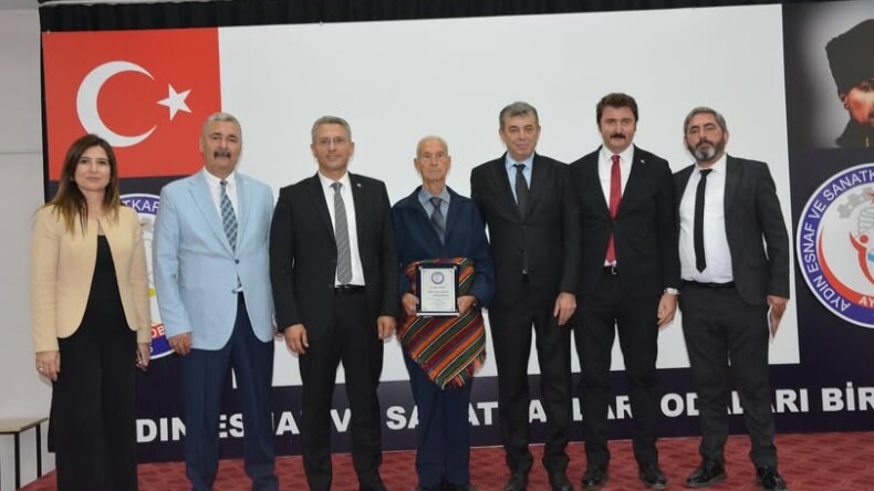Söke’nin Âhisi seçilen Halil Arabacı, mesleğe olan sevgisi ve dürüstlüğüyle örnek oluyor.
