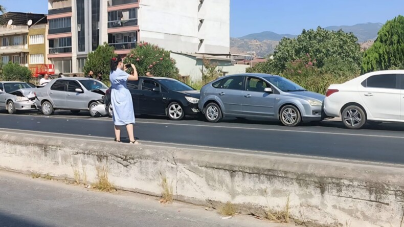 Aydın Efeler’de Zincirleme Trafik Kazası: 5 Araç Birbirine Girdi
