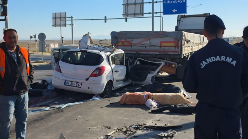 AKSARAY’DA FECİ KAZA: AYDINLI ANNE HAYATINI KAYBETTİ, OĞLU AĞIR YARALI