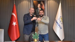 İncir Festivalinin Traktör Talihlisi Anahtarını Başkan Zencirci’den Teslim Aldı