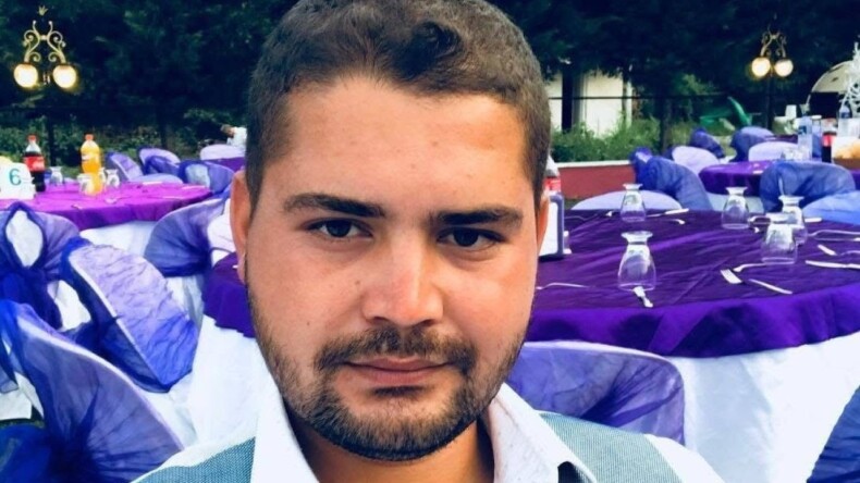 OTOMOBİLDE HAREKETSİZ BULUNAN GENÇ YAŞAMINI YİTİRDİ