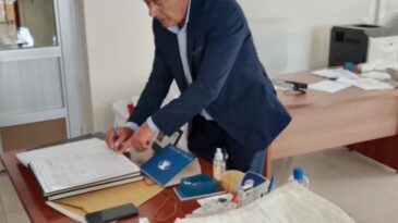 İYİ Parti Koçarlı İlçe Başkanı Müsamettin Karakuş mazbatasını aldı