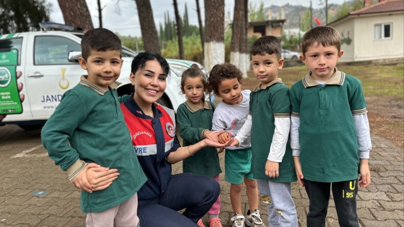 AYDIN’DA JANDARMADAN ÖĞRENCİLERE DOĞA VE HAYVAN SEVGİSİ EĞİTİMİ