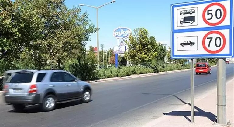 YENİ TRAFİK YASASI YOLDA: BAREM SİSTEMİ GELİYOR!                                                                         Hız aşımı toleransı değişiyor, cezalar kademeli artacak