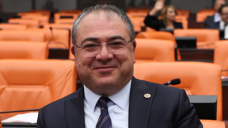 CHP’Lİ EVRİM KARAKOZ: “KURTULUŞ REÇETESİ, CUMHURİYET VE KAZANIMLARIDIR”