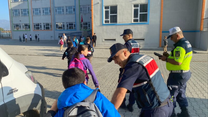 AYDIN İNCİRLİOVA’DA OKUL SERVİSLERİNE SIKI DENETİM