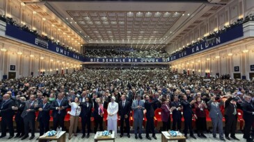 Anahtar Parti 1. Kuruluş Yıldönümünü 30 Bin Kişilik Coşkuyla Kutladı