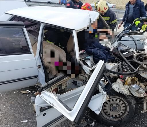 FECİ KAZA: OTOMOBİL KAMYONA ÇARPTI, BİR KİŞİ HAYATINI KAYBETTİ